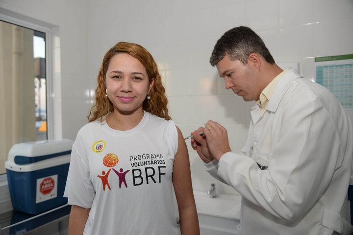 Paraná recebe 1º lote de vacinas contra a dengue