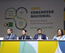Estratégias de combate ao Aedes no Paraná são abordadas em seminário nacional.