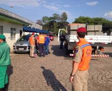 A 6ª Coordenadoria Regional de Defesa Civil juntamente com a Coordenadoria Municipal de Pinhais realizam a entrega de telhas no município.