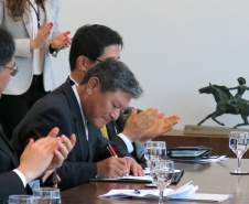 O governador Beto Richa assinou nesta quarta-feira (6), no Palácio Iguaçu, um termo de cooperação técnica entre o Paraná e o Governo do Japão para instalar, no Estado, um radar Banda X para monitoramento meteorológico e prevenção de desastres naturais na Região Metropolitana de Curitiba