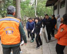 Estado capacita 5,8 mil servidores da educação para atuar como brigadistas