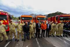 Governador Ratinho Junior entrega 10 novos caminhões para combate a incêndios