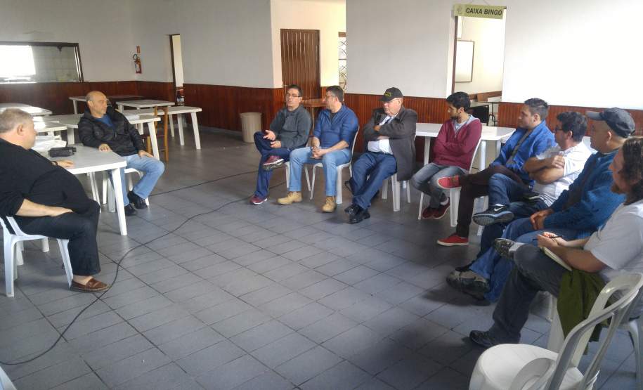 Reunião de apresentação dos novos Voluntários Radioamadores da Defesa Civil do Paraná. Reunião de apresentação dos novos Voluntários Radioamadores da Defesa Civil do Paraná.