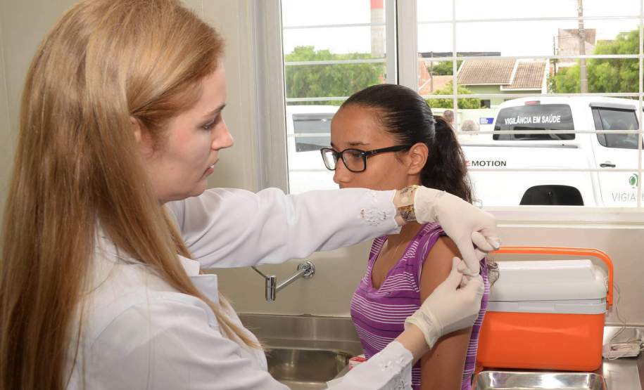 Governo prepara mais uma etapa da vacinação contra a dengue Governo prepara mais uma etapa da vacinação contra a dengue