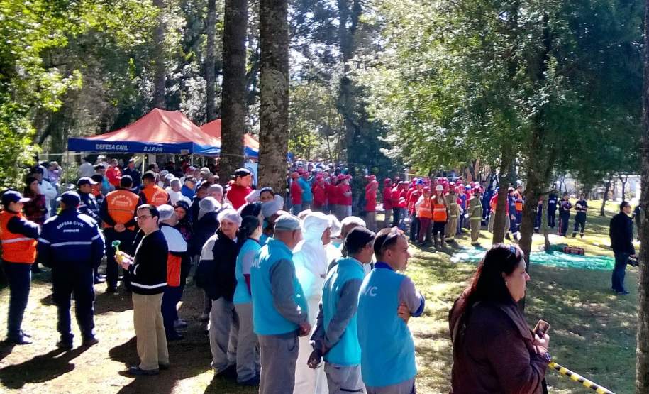 6ª CORPDEC realiza Simulado do Plano de Auxílio Mútuo em São José dos Pinhais. O Plano de Auxílio Mútuo (PAM), em ação conjunta com os Órgãos de Proteção e Defesa Civil Estadual - 6º Coordenadoria Regional de Proteção e Defesa Civil e Coordenadoria Municipal de Proteção e Defesa Civil de São José do Pinhais, organizou na última sexta-feira, 09 de junho, às 10h00 o Simulado de AMUVI (Acidente com Múltiplas Vítimas) nas dependências internas e adjacências da Empresa MVC Soluções em Plásticos, no Bairro Conjunto Apolo, São José dos Pinhais.