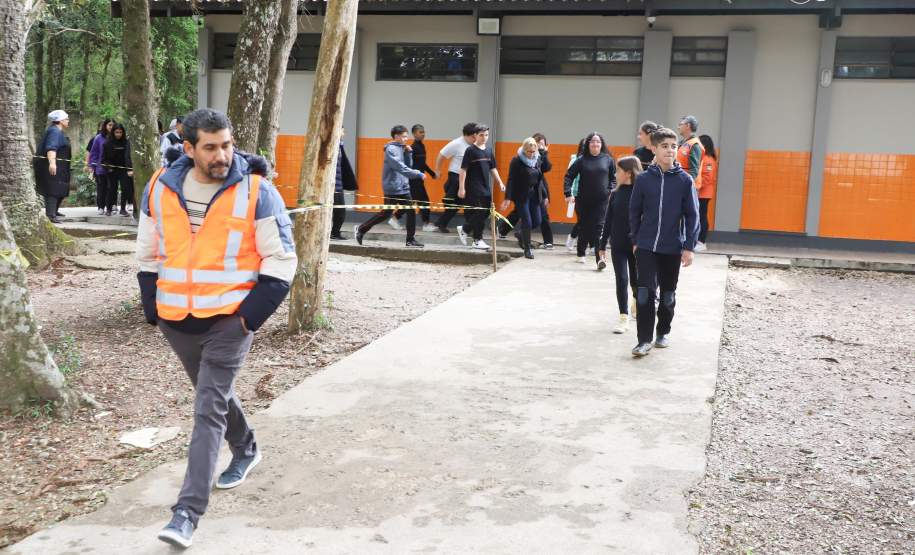 Estado capacita 5,8 mil servidores da educação para atuar como brigadistas