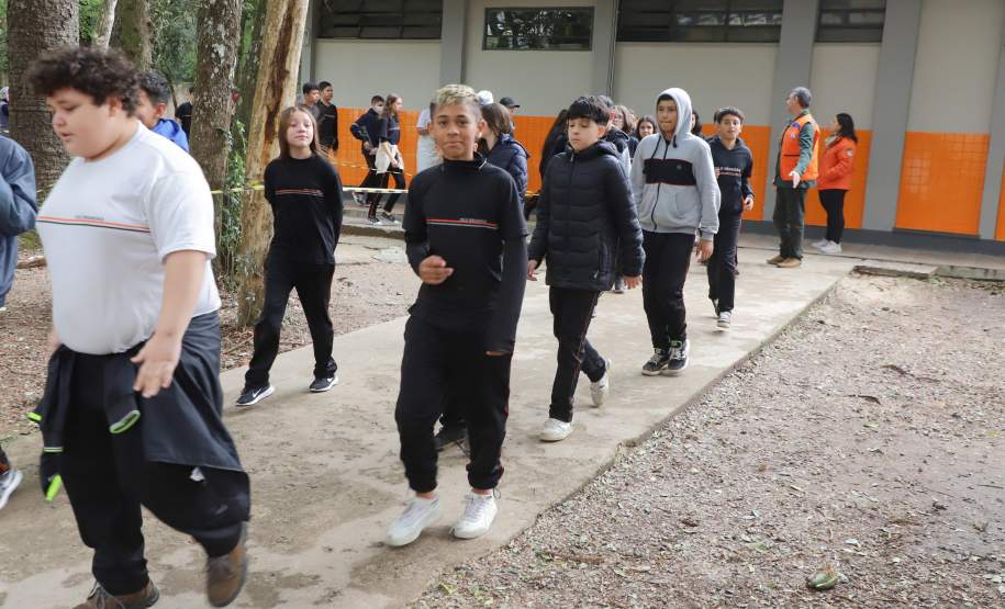 Estado capacita 5,8 mil servidores da educação para atuar como brigadistas