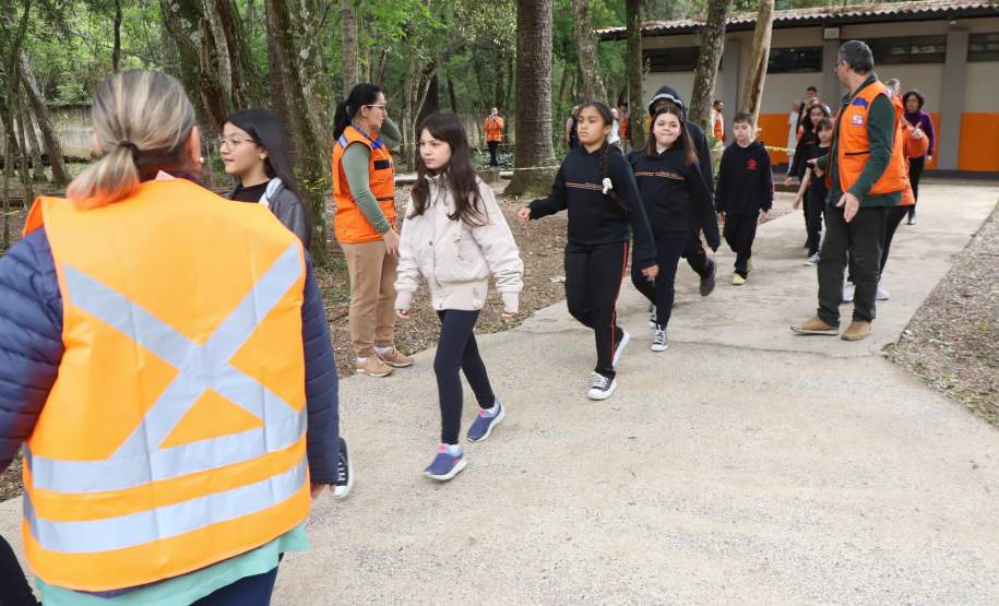 Estado capacita 5,8 mil servidores da educação para atuar como brigadistas