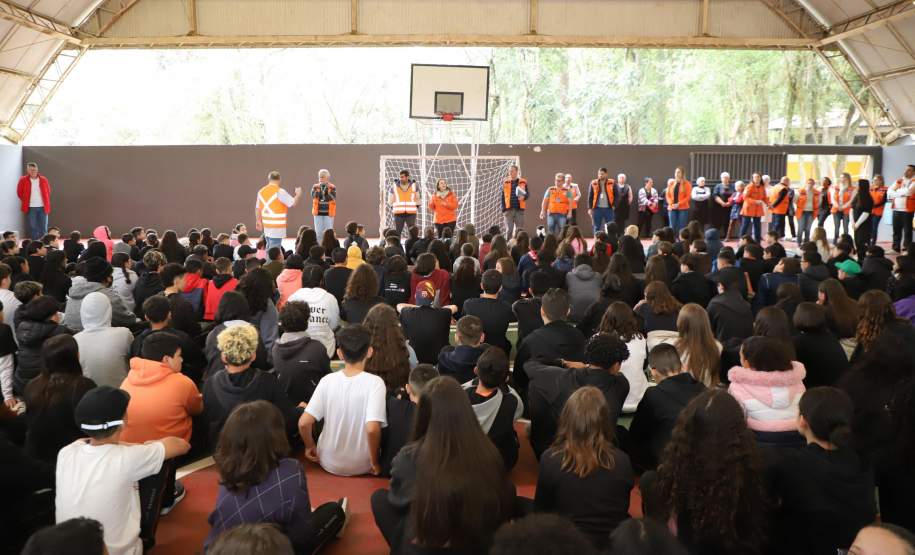 Estado capacita 5,8 mil servidores da educação para atuar como brigadistas