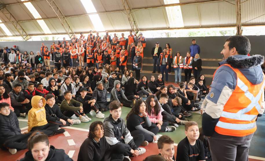 Estado capacita 5,8 mil servidores da educação para atuar como brigadistas