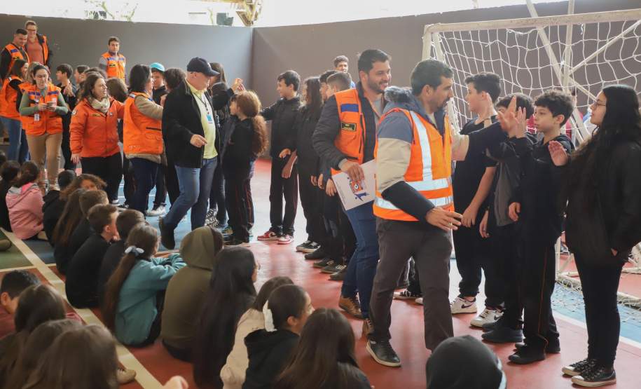 Estado capacita 5,8 mil servidores da educação para atuar como brigadistas