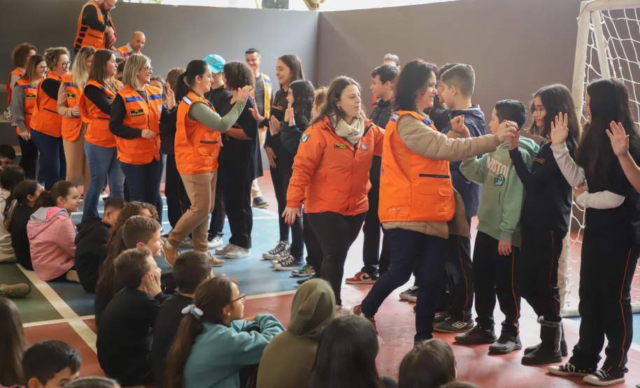 Estado capacita 5,8 mil servidores da educação para atuar como brigadistas